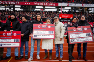 Spendenübergabe Fankurve Nord an Tafel Würzburg